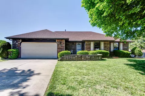 3587 W Shawnee Pl, Springfield, MO 65810