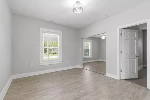Living - 2604 W Calhoun St, Springfield, MO 65802 photo 3 of 4