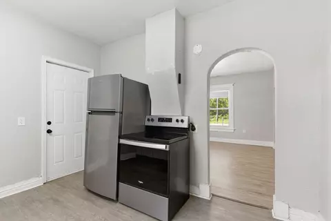 Entry Way - 2604 W Calhoun St, Springfield, MO 65802 photo 1 of 2