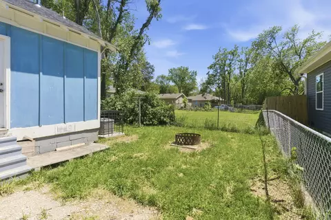 Exterior - 2604 W Calhoun St, Springfield, MO 65802 photo 7 of 8