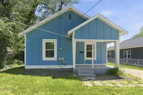 Exterior - 2604 W Calhoun St, Springfield, MO 65802 photo 1 of 8