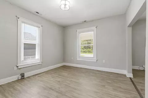 Living - 2604 W Calhoun St, Springfield, MO 65802 photo 2 of 4