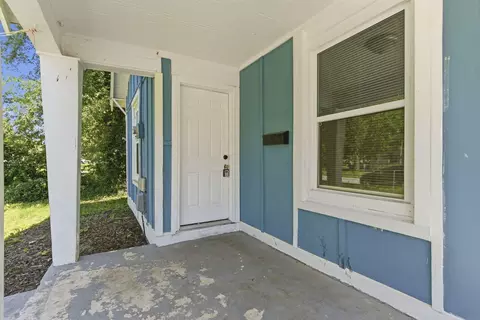 Exterior - 2604 W Calhoun St, Springfield, MO 65802 photo 4 of 8