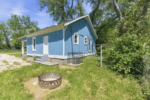 Exterior - 2604 W Calhoun St, Springfield, MO 65802 photo 6 of 8