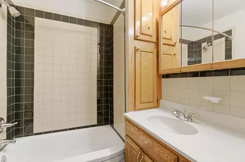Bath - 426 W Dunn St, Monett, MO 65708 photo 1 of 2