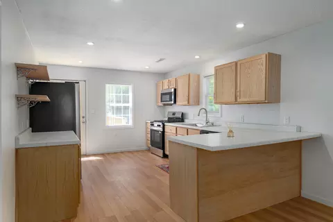 Kitchen - 2938 W Grand St, Springfield, MO 65802 photo 1 of 2