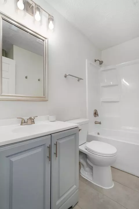 Bath - 2938 W Grand St, Springfield, MO 65802 photo 2 of 2