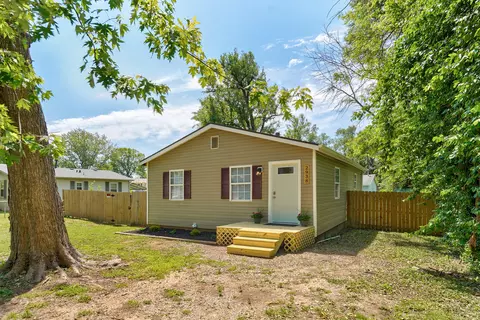 Exterior - 2938 W Grand St, Springfield, MO 65802 photo 4 of 10