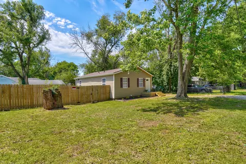 Exterior - 2938 W Grand St, Springfield, MO 65802 photo 6 of 10