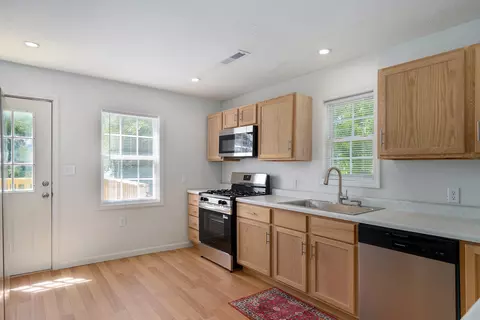 Kitchen - 2938 W Grand St, Springfield, MO 65802 photo 2 of 2