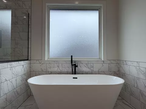 Bath - 6039 S Holland Ave, Springfield, MO 65810 photo 3 of 8