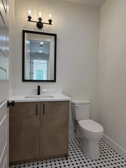 Bath - 6039 S Holland Ave, Springfield, MO 65810 photo 5 of 8