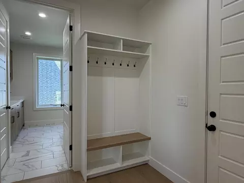 Entry Way - 6039 S Holland Ave, Springfield, MO 65810 photo 2 of 2