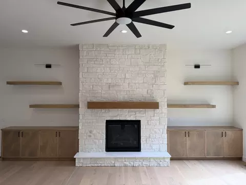 Living - 6039 S Holland Ave, Springfield, MO 65810 photo 2 of 5
