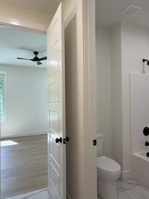 Bath - 6039 S Holland Ave, Springfield, MO 65810 photo 7 of 8
