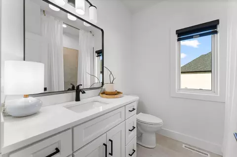 Bath - 4464 E Lancaster Way, Springfield, MO 65802 photo 3 of 3