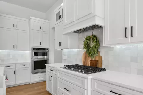 Kitchen - 4464 E Lancaster Way, Springfield, MO 65802 photo 2 of 3