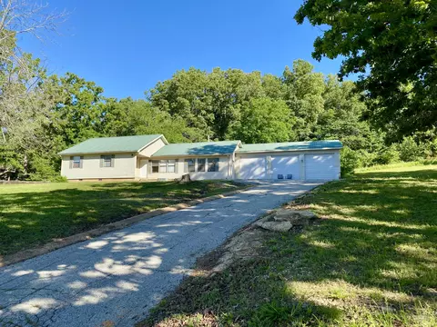464 N Main St, Salem, AR 72576