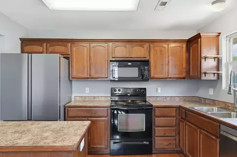 Kitchen - 4439 W Normal St, Springfield, MO 65802 photo 2 of 3