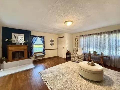 Living - 1858 S Franklin Ave, Springfield, MO 65807 photo 2 of 4