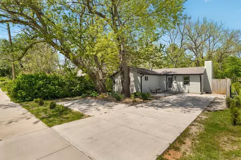 Exterior - 1029 E Seminole St, Springfield, MO 65807 photo 5 of 5