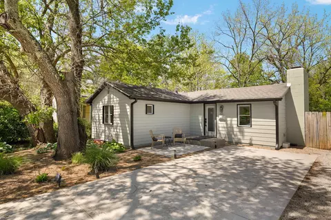 1029 E Seminole St, Springfield, MO 65807