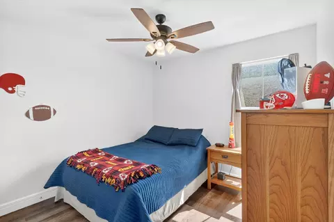 Bedroom - 4447 E Kenwood Dr, Springfield, MO 65802 photo 4 of 6