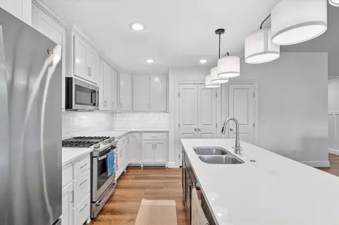 Kitchen - 4447 E Kenwood Dr, Springfield, MO 65802 photo 5 of 6