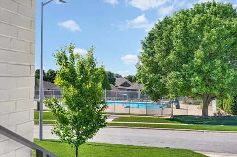 Exterior - 4447 E Kenwood Dr, Springfield, MO 65802 photo 4 of 6