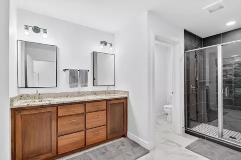 Bath - 4447 E Kenwood Dr, Springfield, MO 65802 photo 1 of 5