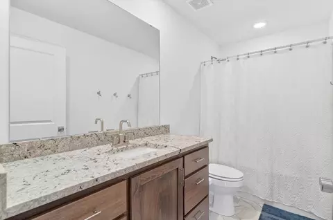 Bath - 4447 E Kenwood Dr, Springfield, MO 65802 photo 5 of 5