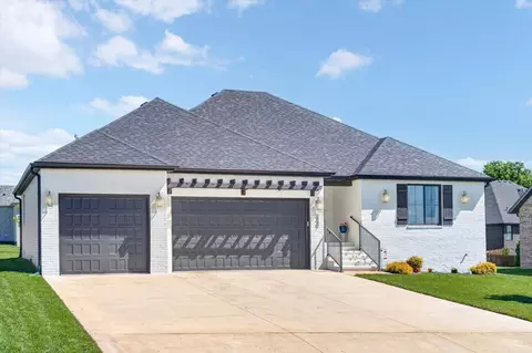 Exterior - 4447 E Kenwood Dr, Springfield, MO 65802 photo 2 of 6