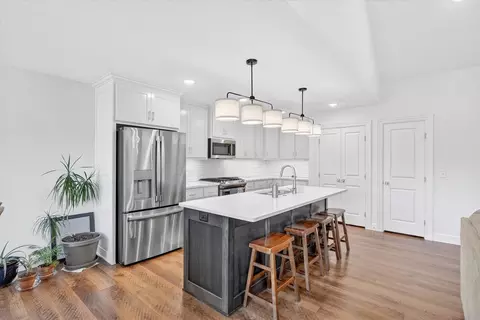 Kitchen - 4447 E Kenwood Dr, Springfield, MO 65802 photo 1 of 6