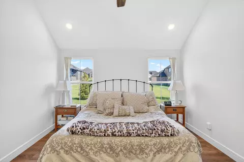 Bedroom - 4447 E Kenwood Dr, Springfield, MO 65802 photo 1 of 6