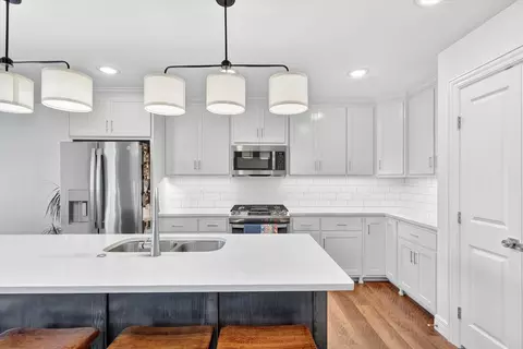 Kitchen - 4447 E Kenwood Dr, Springfield, MO 65802 photo 3 of 6