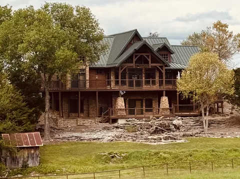 1781 W Blue Springs Rd, Nixa, MO 65714
