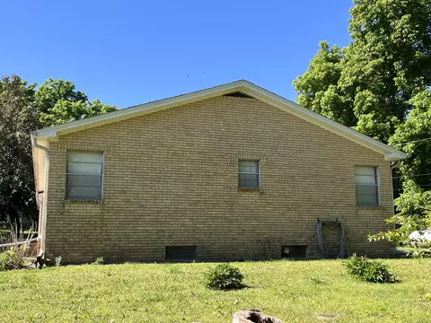 Exterior - 275 S 3rd St, Mammoth Spring, AR 72554 photo 8 of 18