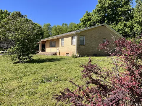 275 S 3rd St, Mammoth Spring, AR 72554