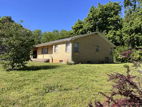 Exterior - 275 S 3rd St, Mammoth Spring, AR 72554 photo 6 of 18