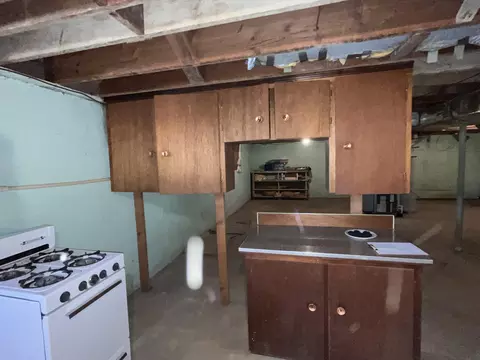Kitchen - 275 S 3rd St, Mammoth Spring, AR 72554 photo 3 of 3