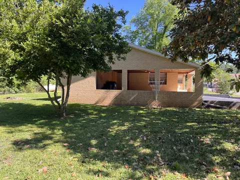 Exterior - 275 S 3rd St, Mammoth Spring, AR 72554 photo 2 of 18