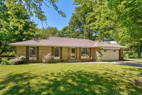 1139 E Morningside St, Springfield, MO 65807