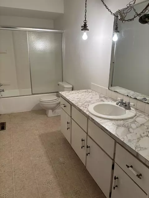 Bath - 1011 W Crestview Ln, Republic, MO 65738 photo 1 of 2