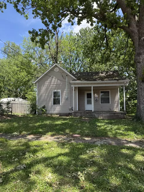 1612 N Irving Ave, Springfield, MO 65803