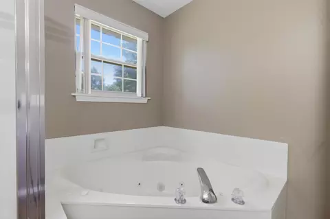 Bath - 111 Miller Way, Monett, MO 65708 photo 3 of 7