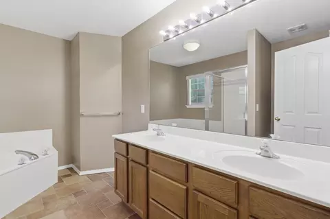 Bath - 111 Miller Way, Monett, MO 65708 photo 2 of 7