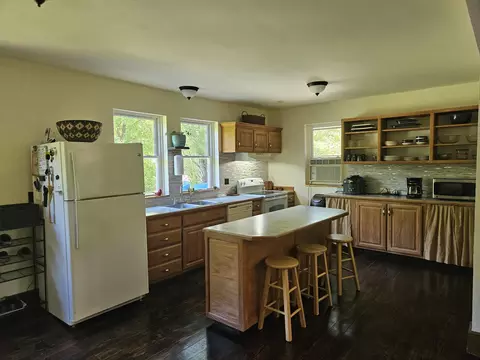 Kitchen - 18305 E State Highway 14, Ava, MO 65608 photo 4 of 7