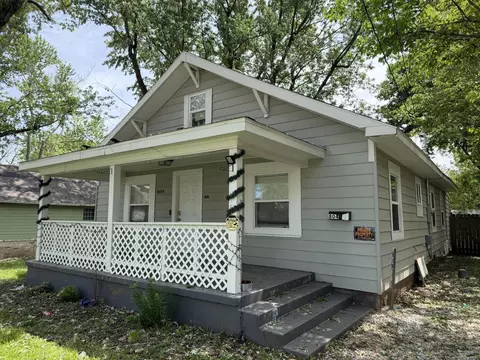 804 W Locust St, Springfield, MO 65803 photo 2