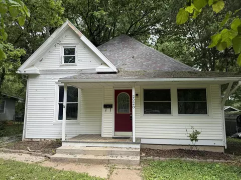 2228 N Concord Ave, Springfield, MO 65803