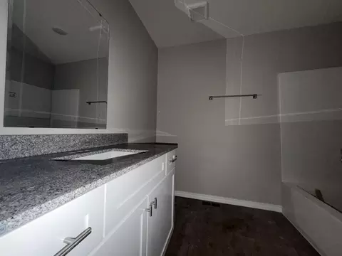 Bath - 2607 W Summerset St, Ozark, MO 65721 photo 3 of 3